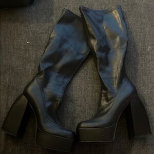 Elegant Black Heeled Boots